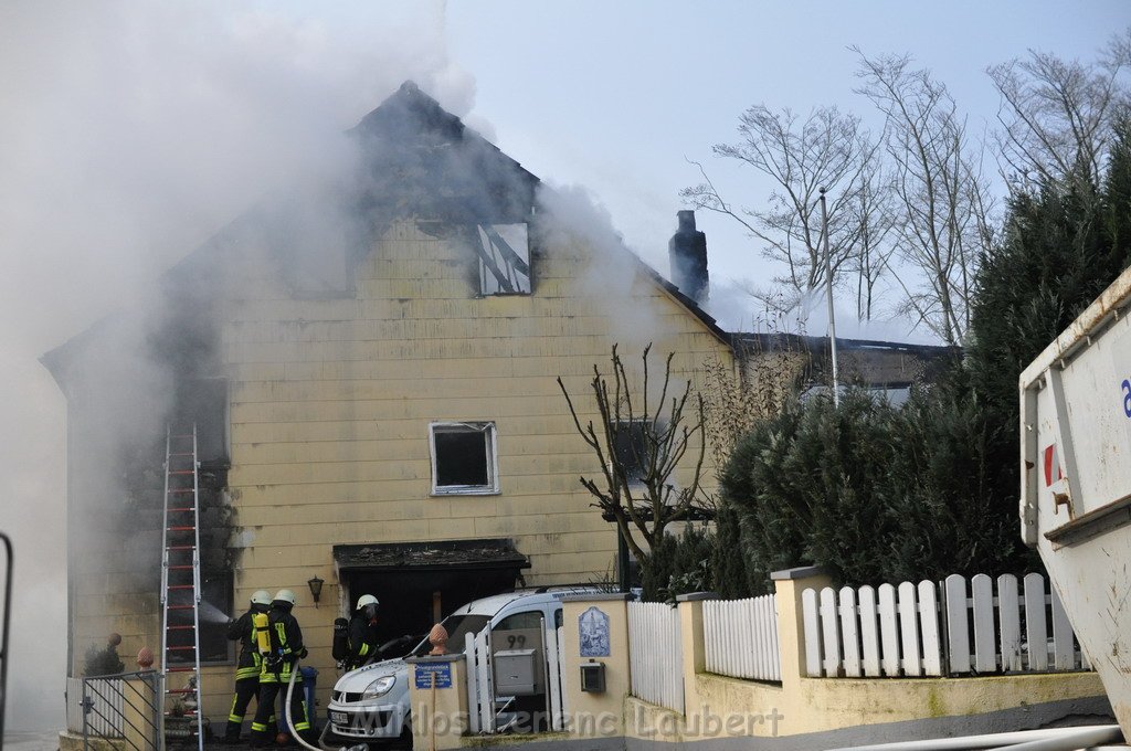 Haus komplett ausgebrannt Leverkusen P50.JPG